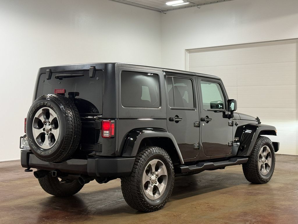 Used 2018 Jeep Wrangler Unlimited Sahara AWD/4WD image 24