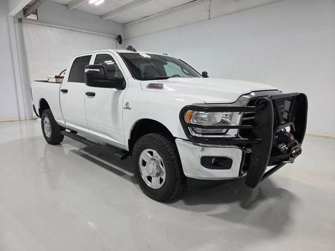 Used 2024 RAM 2500 Tradesman w/ Chrome Appearance Group AWD/4WD image 6