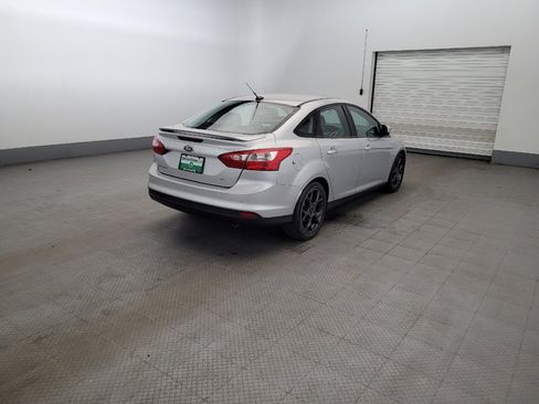 Used 2014 Ford Focus SE w/ Equipment Group 201A FWD image 9
