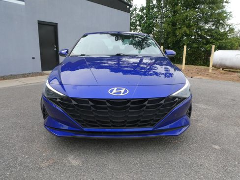 Used 2023 Hyundai Elantra SEL FWD image 2
