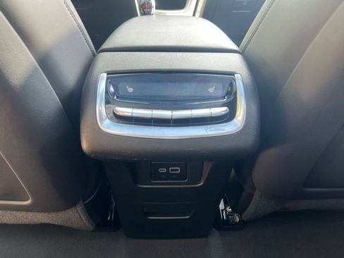 Certified 2025 Cadillac XT6 Premium Luxury AWD/4WD image 36
