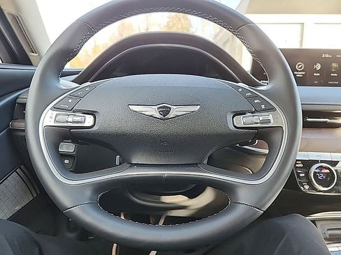 Used 2024 Genesis G80 image 8