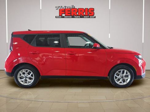 Used 2025 Kia Soul LX w/ LX Technology Package FWD image 4