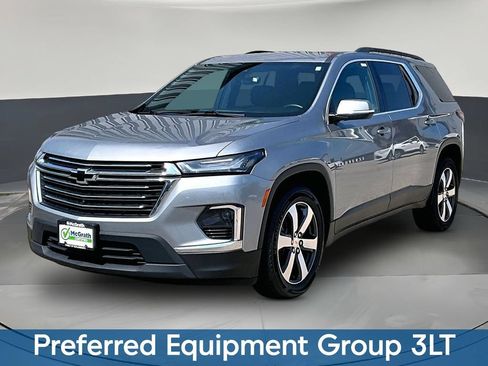 Used 2023 Chevrolet Traverse LT w/ LT Premium Package AWD/4WD image 3