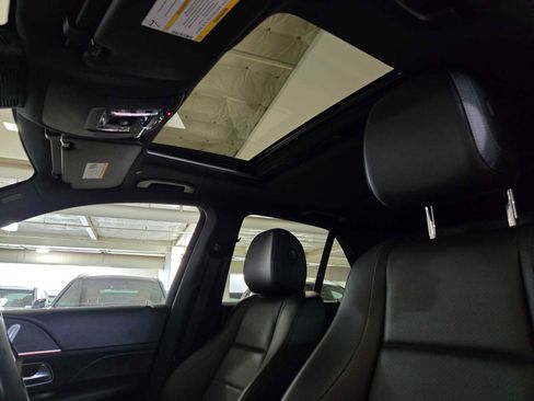 Used 2022 Mercedes-Benz GLE 350 4MATIC w/ Premium Package image 22