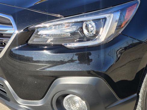 Used 2018 Subaru Outback 3.6R Touring image 14