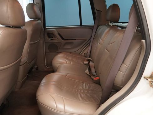 Used 2004 Jeep Grand Cherokee Laredo w/ Cold Weather Group AWD/4WD image 26
