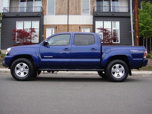Used 2015 Toyota Tacoma 4x4 Double Cab w/ TRD Sport Package image 1
