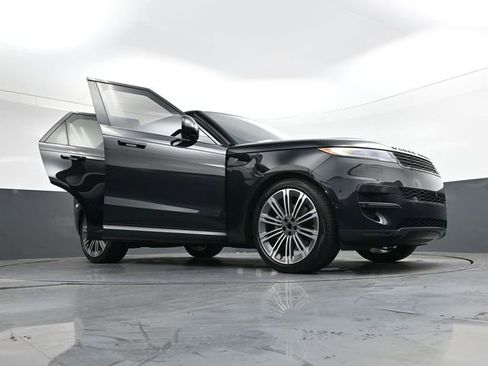 Used 2024 Land Rover Range Rover Sport SE image 39
