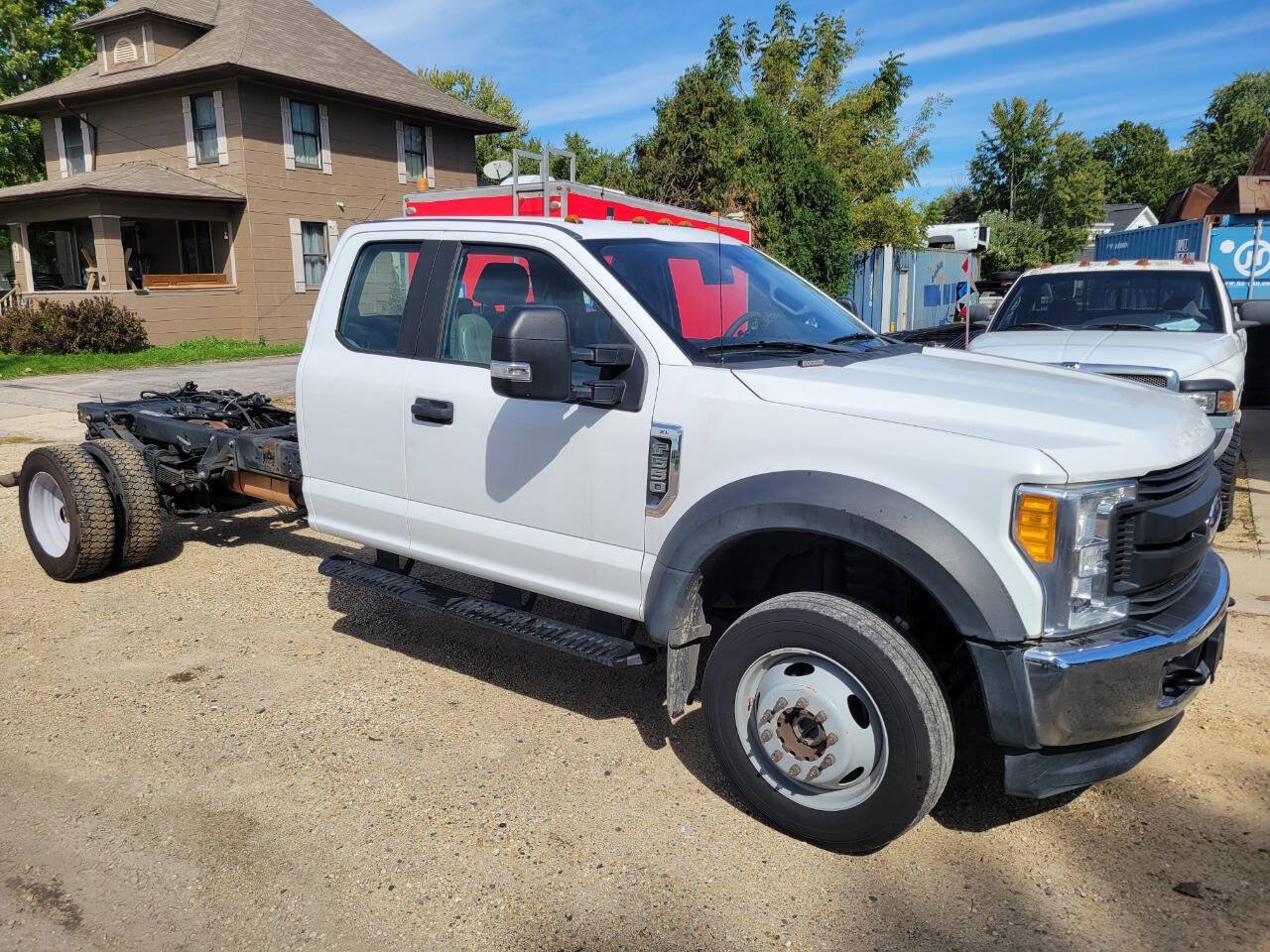 Used 2017 Ford F550 4x4 SuperCab Super Duty image 2