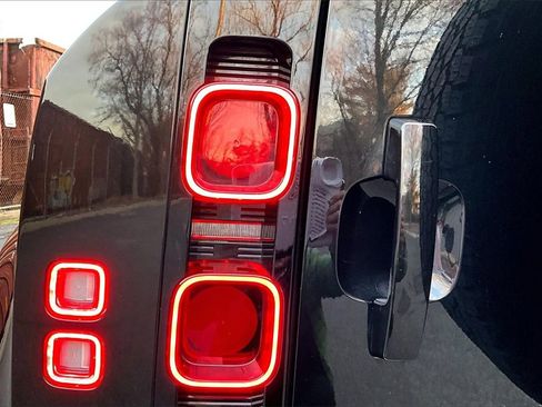 Used 2023 Land Rover Defender 110 X-Dynamic SE image 23