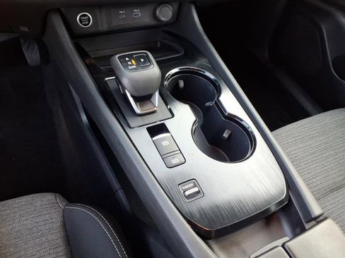 Used 2023 Nissan Rogue SV image 31