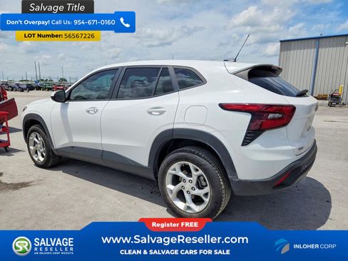 Used 2024 Chevrolet Trax LS w/ LS Convenience Package FWD image 3