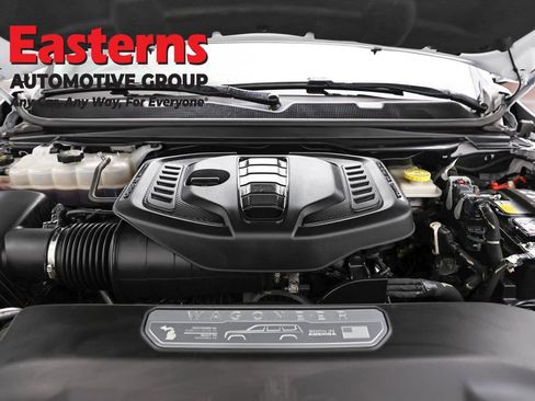 Used 2024 Jeep Wagoneer L Series II w/ Flexible Seating Group RWD image 7