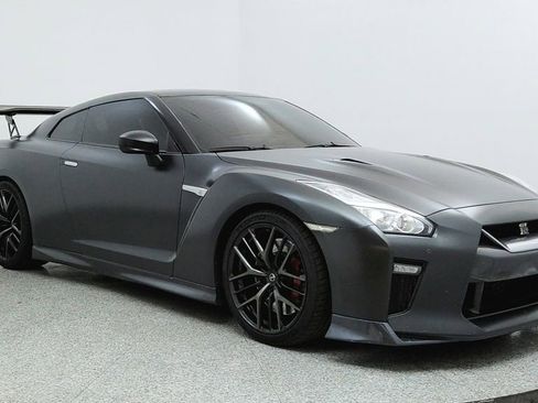 Used 2019 Nissan GT-R AWD/4WD image 7