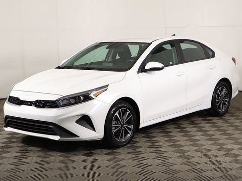 Used 2024 Kia Forte LXS w/ LXS Technology Package FWD image 7