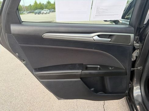 Used 2020 Ford Fusion SE FWD image 24