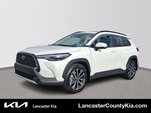 Used 2023 Toyota Corolla Cross XLE image 1