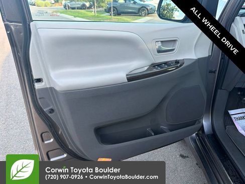 Used 2020 Toyota Sienna XLE w/ XLE Navigation Package AWD/4WD image 21