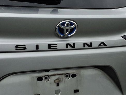Used 2024 Toyota Sienna XLE image 33