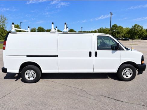 Used 2022 Chevrolet Express 3500 Extended w/ Driver Convenience Package RWD image 7