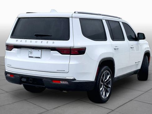 Used 2022 Jeep Wagoneer Series III w/ Premium Group I AWD/4WD image 13