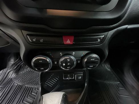 Used 2016 Jeep Renegade Limited FWD image 15