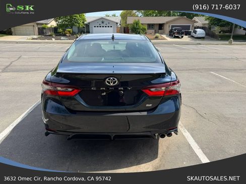 Used 2021 Toyota Camry SE w/ Carpet Mat Package (TMS) image 4