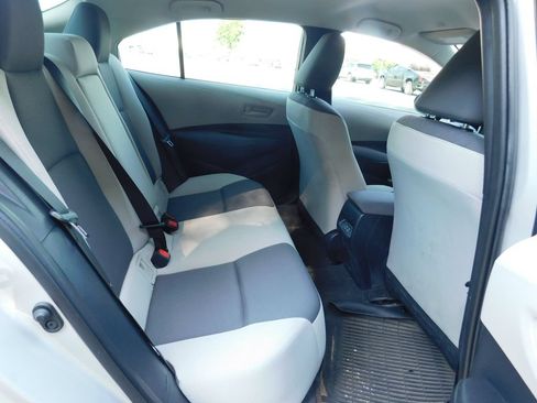Used 2023 Toyota Corolla LE FWD image 5