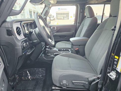 Certified 2025 Jeep Wrangler Unlimited Sahara AWD/4WD image 11