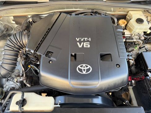 Used 2004 Toyota 4Runner SR5 image 24