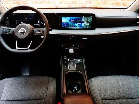 Certified 2025 Nissan Kicks SV AWD/4WD image 10