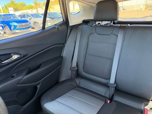 Used 2025 Chevrolet Trax LT image 37