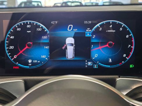 Used 2023 Mercedes-Benz GLB 250 GLB 250 w/ Premium Package image 12