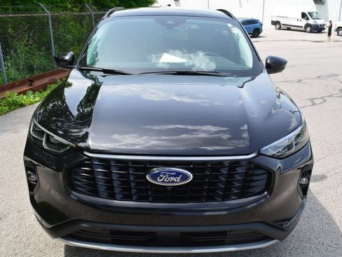 Used 2024 Ford Escape Platinum AWD/4WD image 2