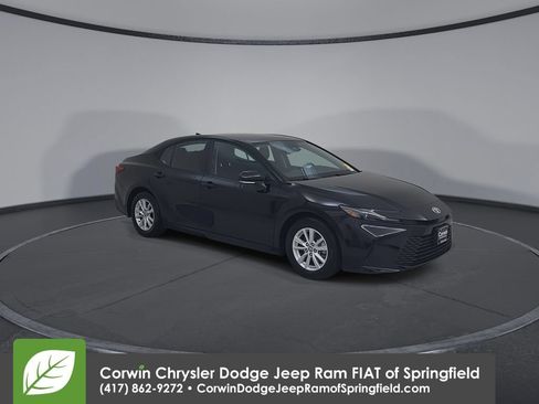 Used 2026 Toyota Camry LE FWD image 3