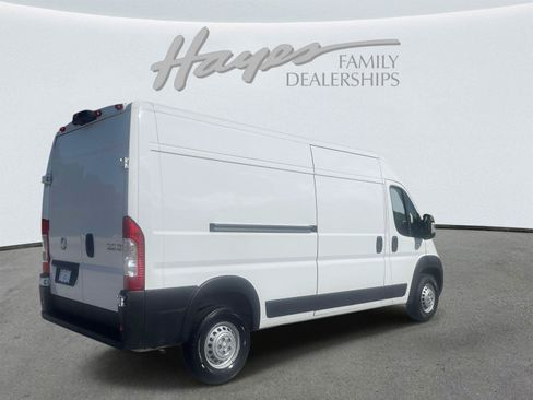 Used 2025 RAM ProMaster 2500 w/ Convenience Group FWD image 3