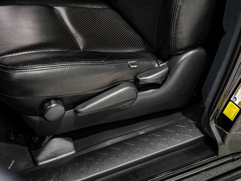 Used 2013 Toyota FJ Cruiser 4WD w/ Convenience Pkg image 37