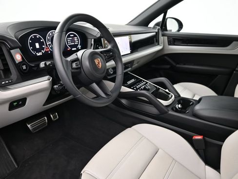 Certified 2026 Porsche Cayenne AWD/4WD image 4
