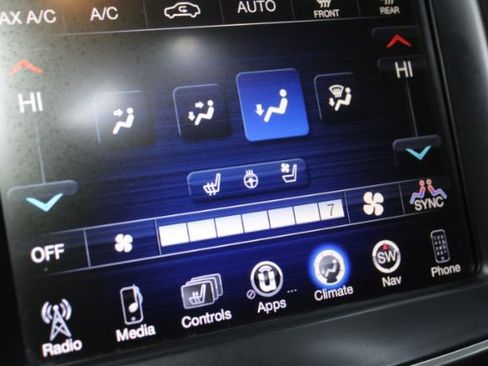 Used 2016 Chrysler 300 C image 16