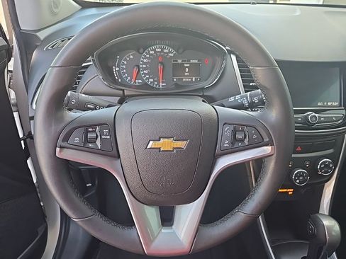 Certified 2021 Chevrolet Trax LT w/ LT Convenience Package FWD image 17