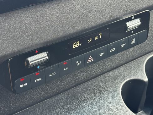 Used 2025 Mercedes-Benz Sprinter 2500 image 20