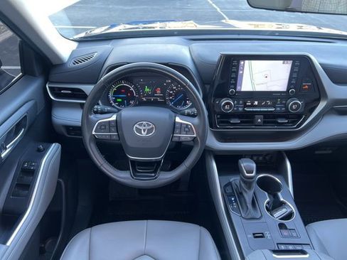 Used 2021 Toyota Highlander XLE image 15