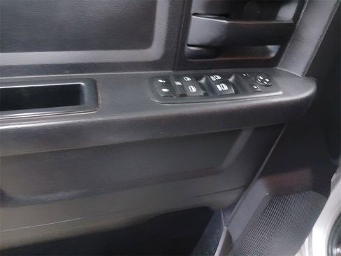 Used 2016 RAM 2500 Tradesman w/ Chrome Appearance Group image 16