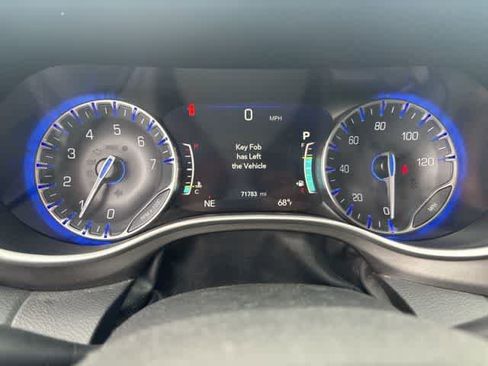 Used 2023 Chrysler Pacifica Touring-L FWD image 13
