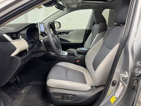 Used 2023 Toyota RAV4 XLE image 12
