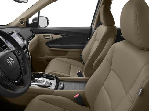 Used 2017 Honda Pilot Touring image 9