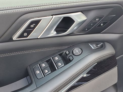 Used 2025 BMW X5 sDrive40i w/ M Sport Package image 17