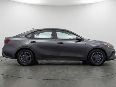 Used 2025 Kia K4 LXS image 11