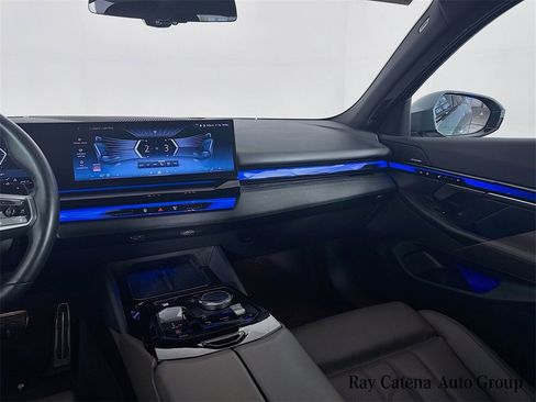 Used 2024 BMW 540i xDrive w/ Premium Package image 25